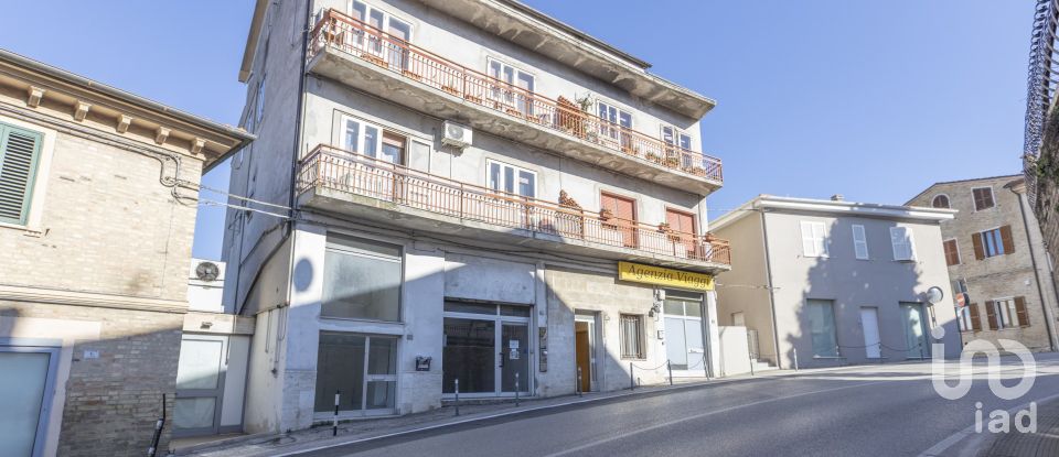 Negozio / locale commerciale di 137 m² in Osimo (60027)