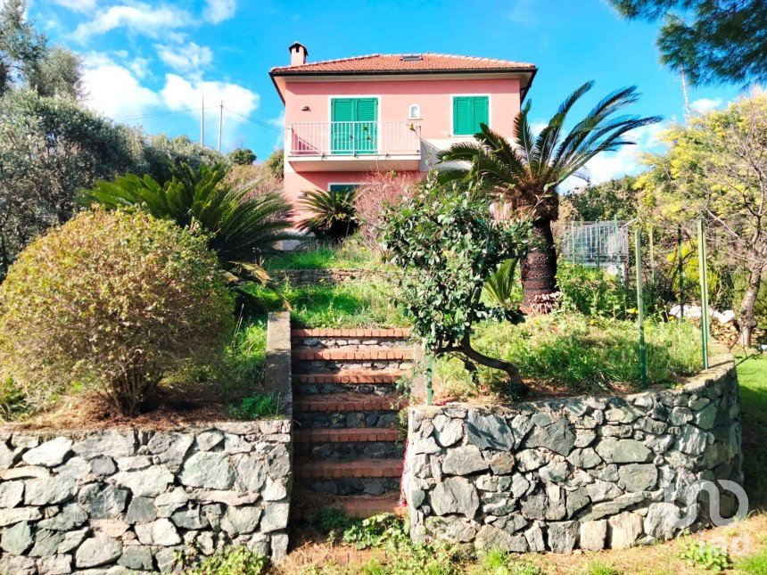 Townhouse 5 rooms of 150 m² in Cogoleto (16016)