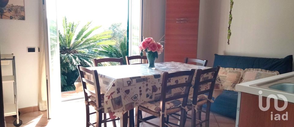 Townhouse 5 rooms of 150 m² in Cogoleto (16016)