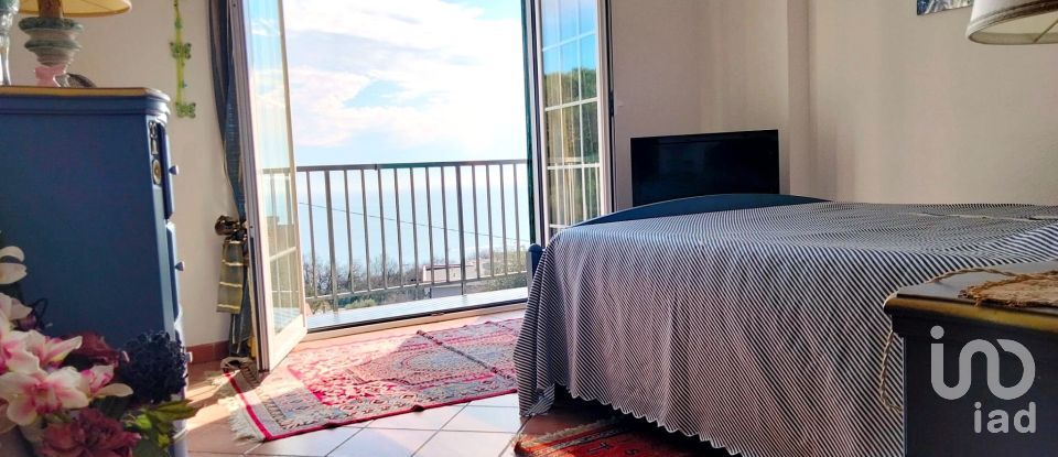 Townhouse 5 rooms of 150 m² in Cogoleto (16016)