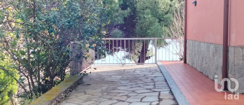 Townhouse 5 rooms of 150 m² in Cogoleto (16016)