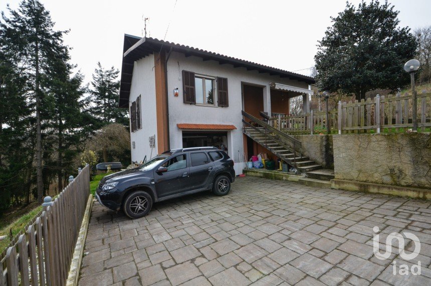 Casa indipendente 7 locali di 160 m² in Carcare (17043)