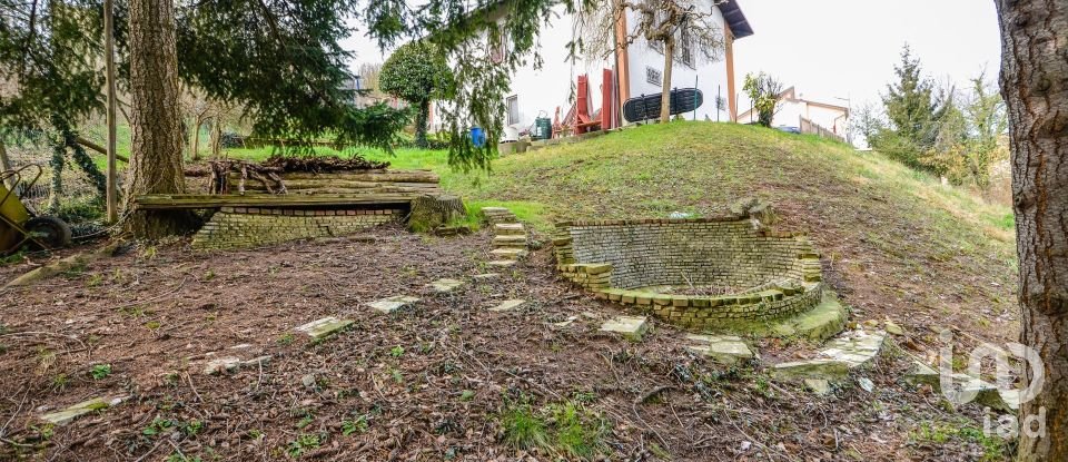 Casa indipendente 7 locali di 160 m² in Carcare (17043)