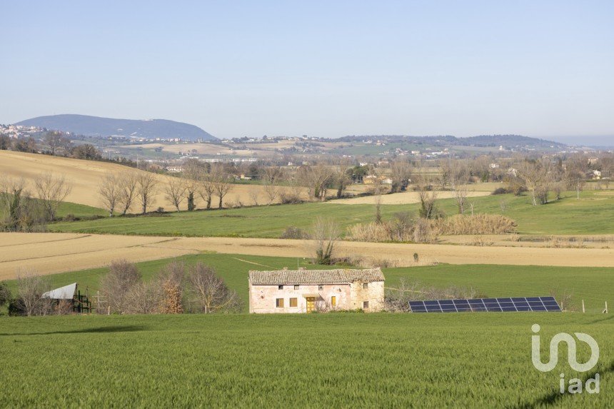 Rustico 3 locali di 270 m² in Recanati (62019)