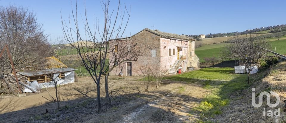Rustico 3 locali di 270 m² in Recanati (62019)