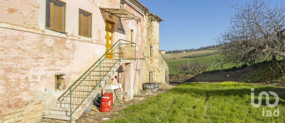Rustico 3 locali di 270 m² in Recanati (62019)