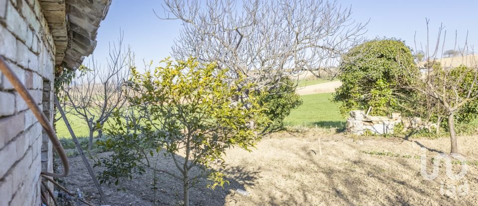 Rustico 3 locali di 270 m² in Recanati (62019)