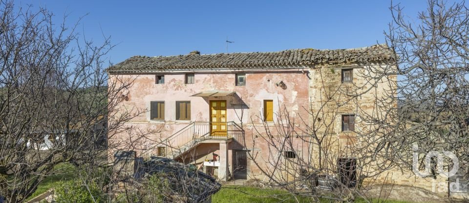 Rustico 3 locali di 270 m² in Recanati (62019)