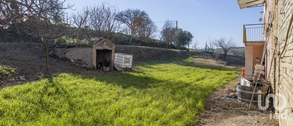 Rustico 3 locali di 270 m² in Recanati (62019)