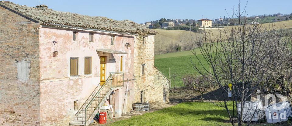 Rustico 3 locali di 270 m² in Recanati (62019)