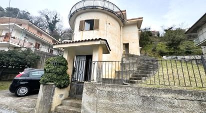 Casa indipendente / Villa 13 locali di 280 m² in Falerna (88042)