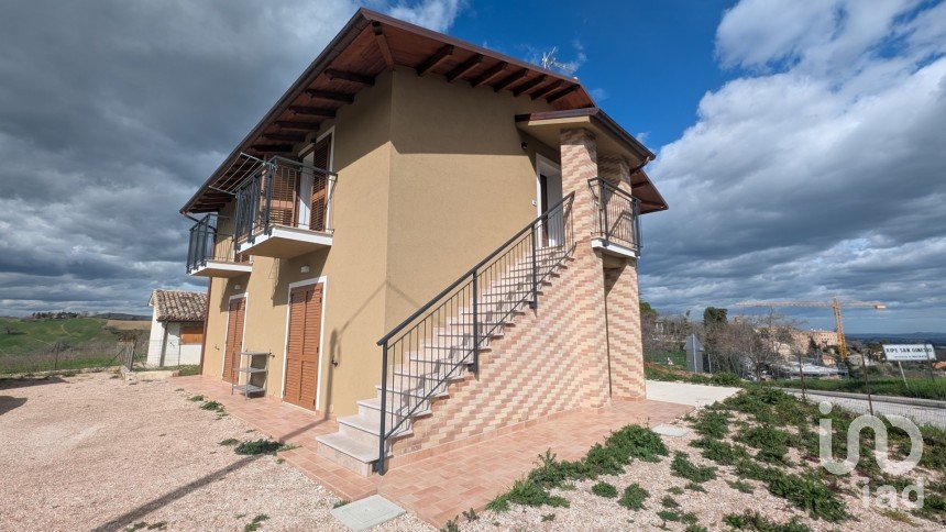 House 5 rooms of 180 m² in Ripe San Ginesio (62020)