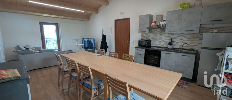 House 5 rooms of 180 m² in Ripe San Ginesio (62020)