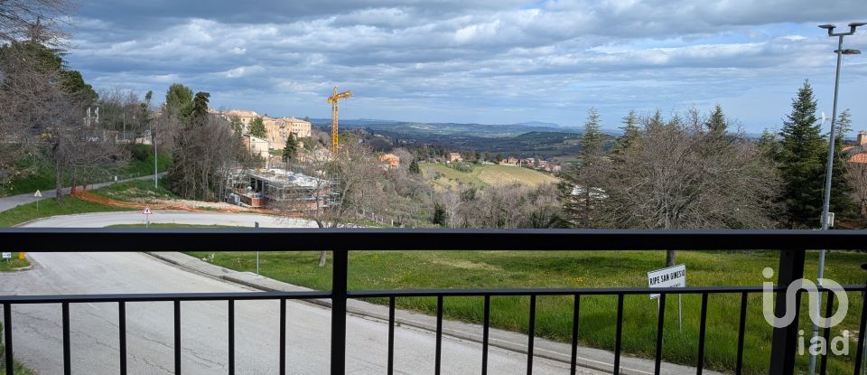 House 5 rooms of 180 m² in Ripe San Ginesio (62020)