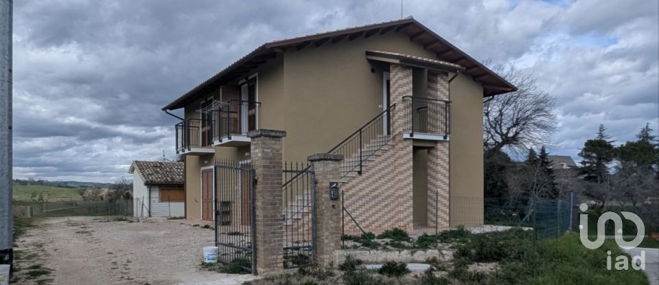 House 5 rooms of 180 m² in Ripe San Ginesio (62020)
