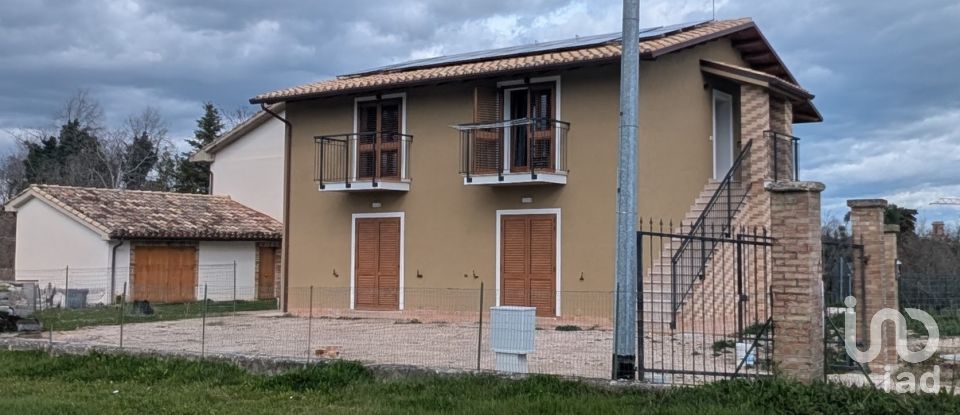 House 5 rooms of 180 m² in Ripe San Ginesio (62020)