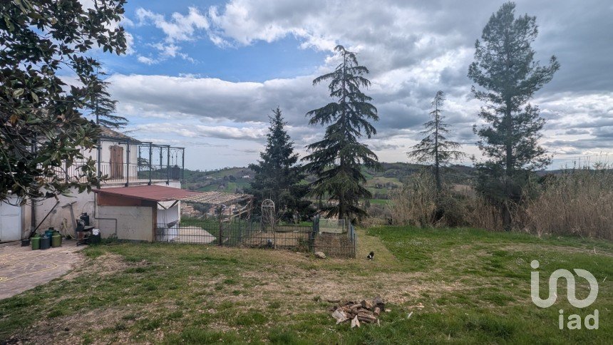 Casa indipendente 10 locali di 320 m² in Ripe San Ginesio (62020)