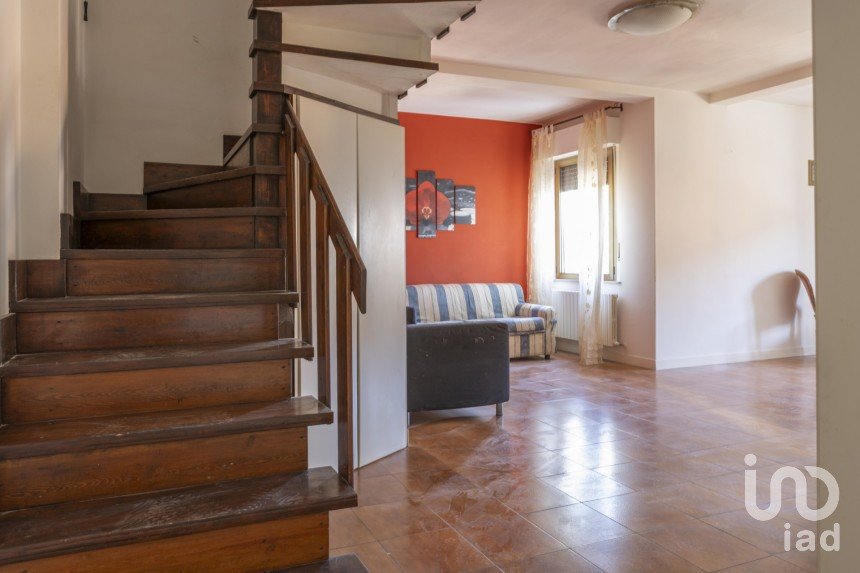 Appartamento 5 locali di 153 m² a Urbisaglia (62010)