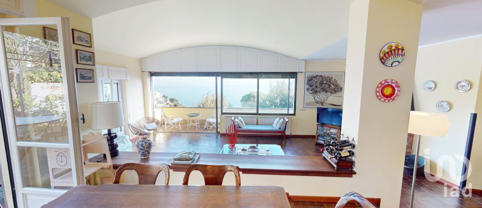 Casale 15 locali di 347 m² in Arenzano (16011)