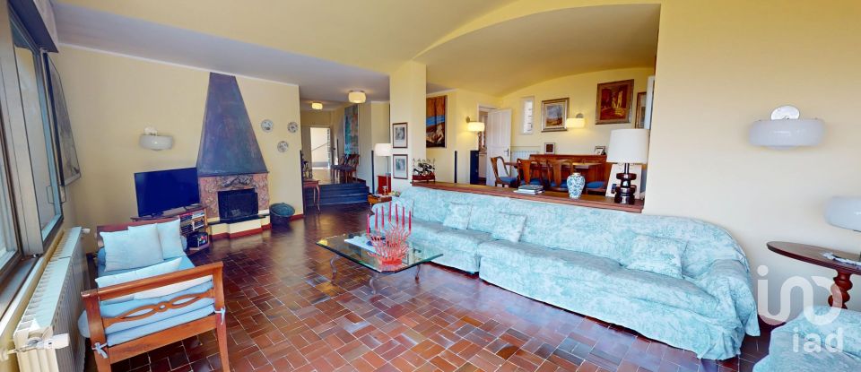 Casale 15 locali di 347 m² in Arenzano (16011)