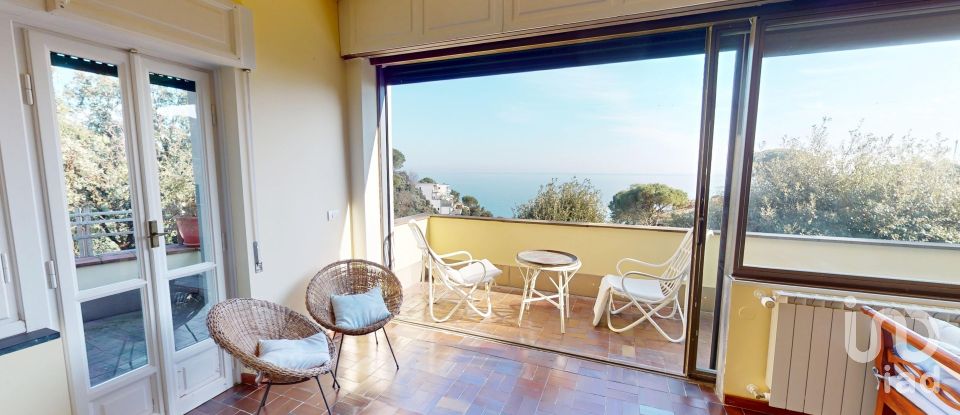 Casale 15 locali di 347 m² in Arenzano (16011)