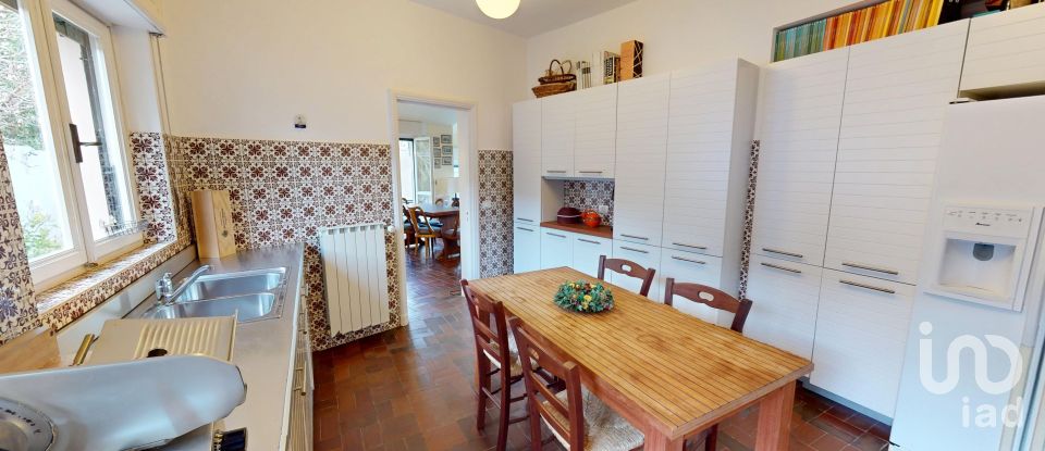 Casale 15 locali di 347 m² in Arenzano (16011)