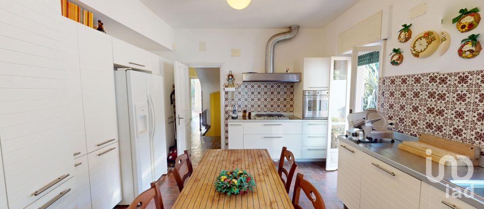 Casale 15 locali di 347 m² in Arenzano (16011)