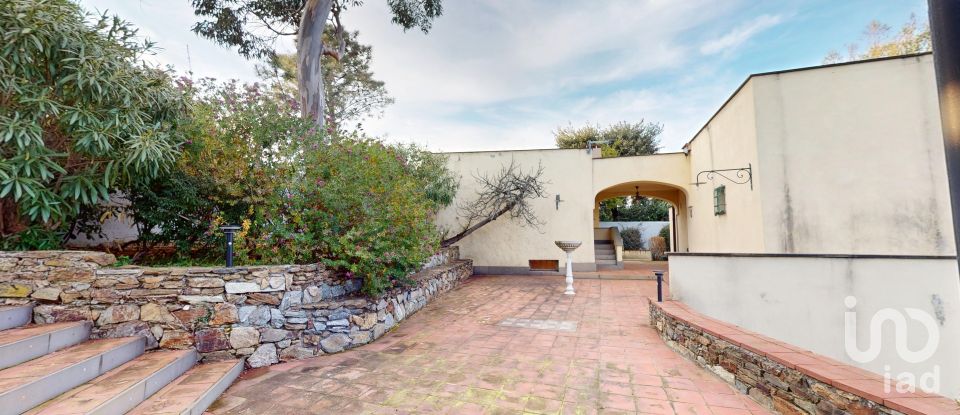 Casale 15 locali di 347 m² in Arenzano (16011)