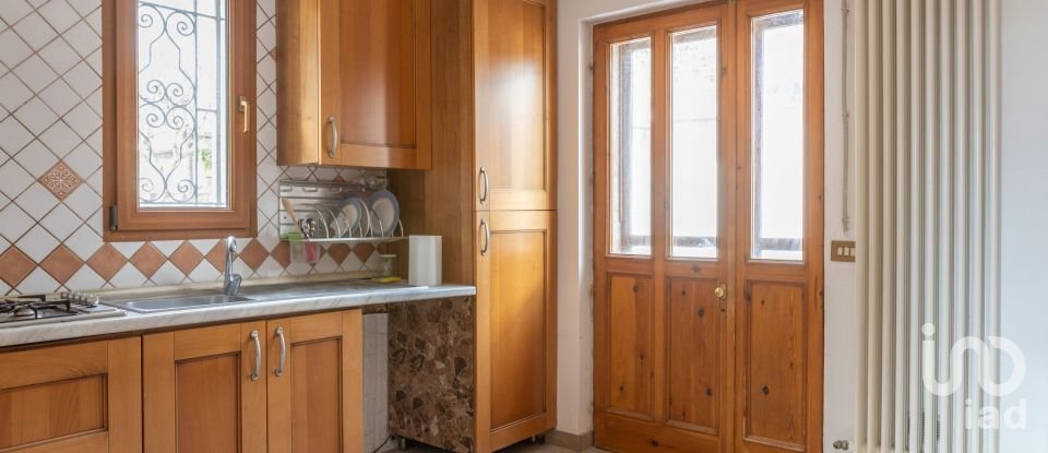 Townhouse 8 rooms of 233 m² in Treia (62010)