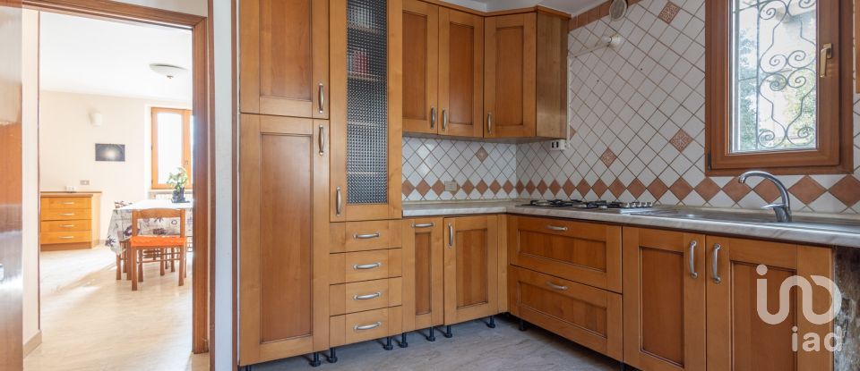 Townhouse 8 rooms of 233 m² in Treia (62010)