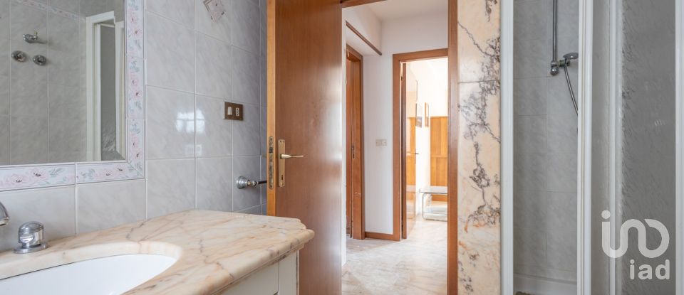 Townhouse 8 rooms of 233 m² in Treia (62010)