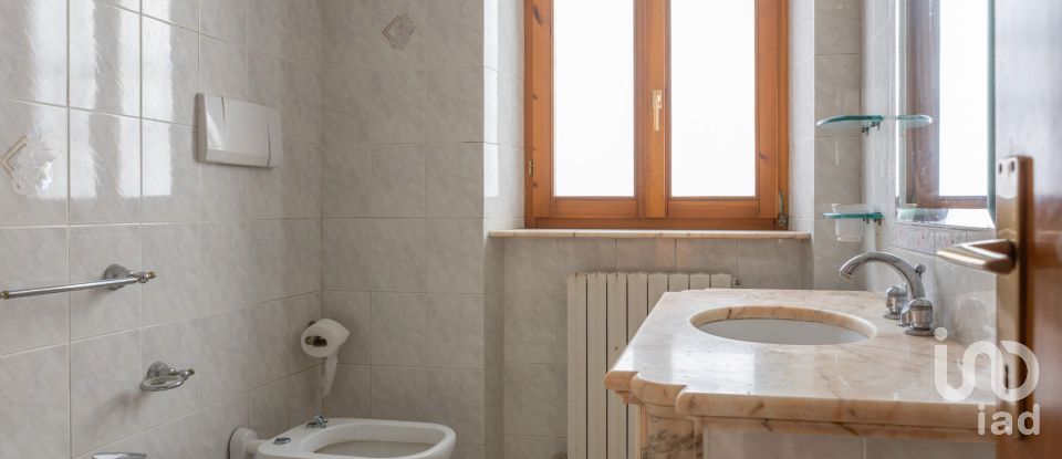 Townhouse 8 rooms of 233 m² in Treia (62010)