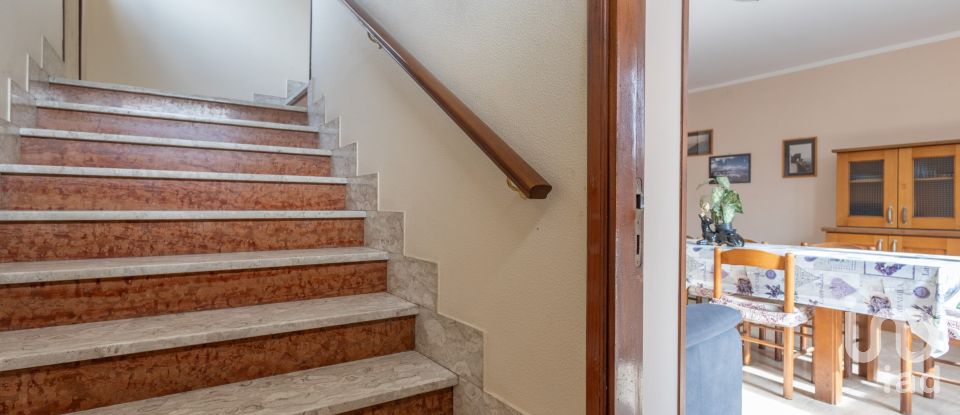 Townhouse 8 rooms of 233 m² in Treia (62010)