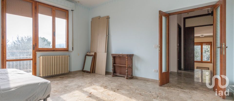 Townhouse 8 rooms of 233 m² in Treia (62010)