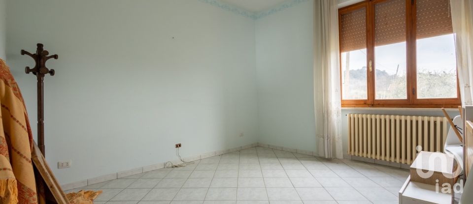 Townhouse 8 rooms of 233 m² in Treia (62010)