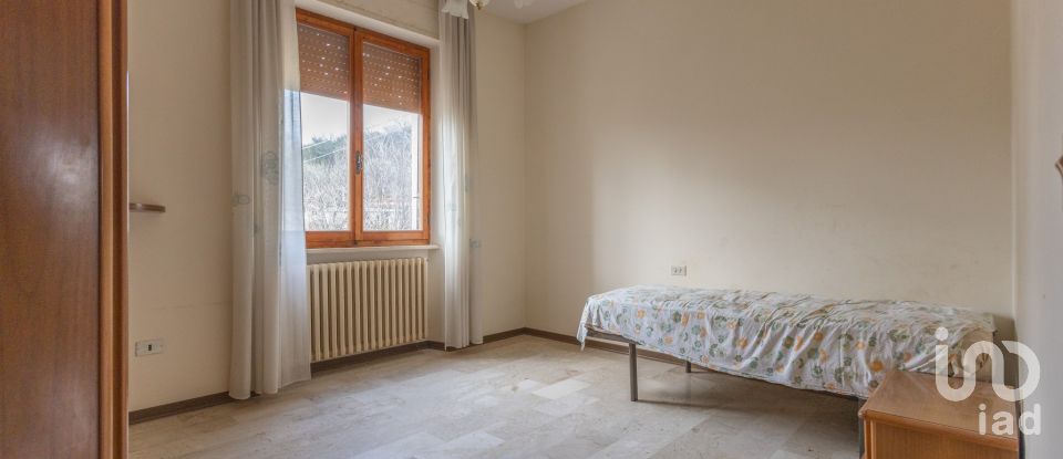 Townhouse 8 rooms of 233 m² in Treia (62010)