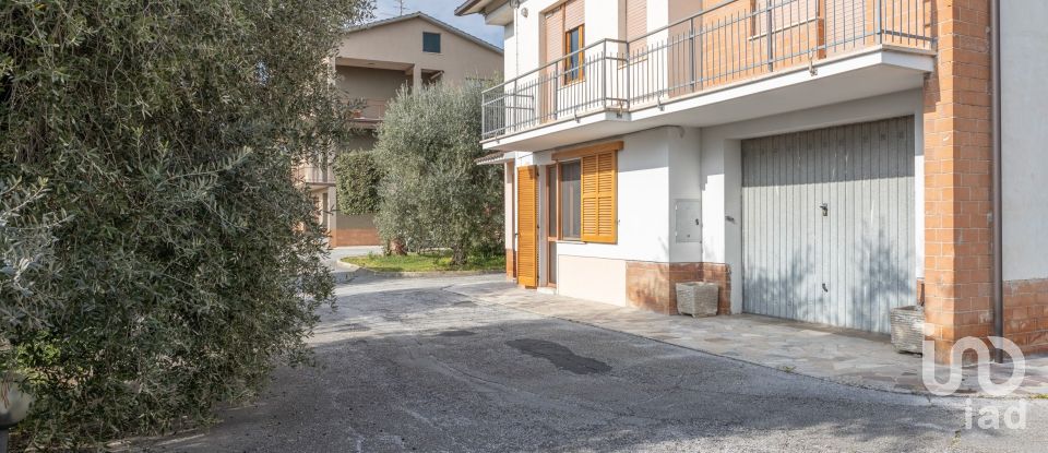 Townhouse 8 rooms of 233 m² in Treia (62010)