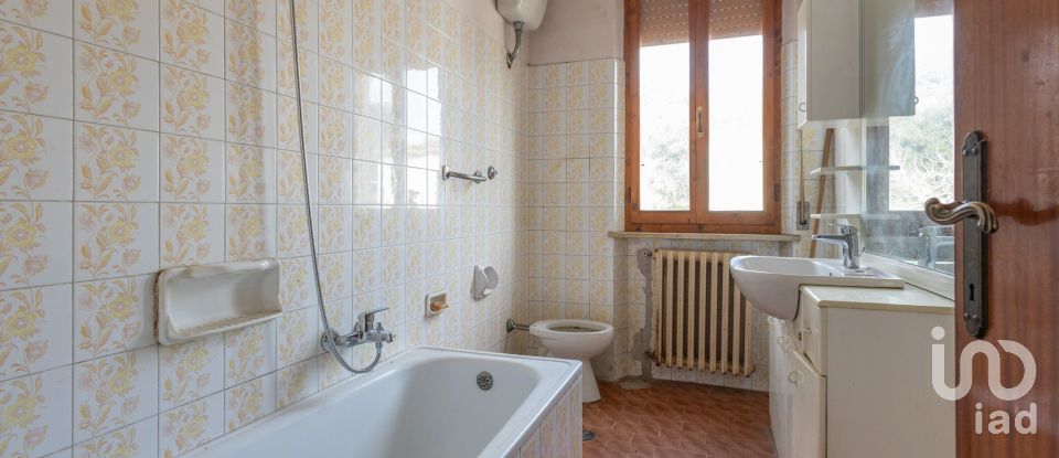 Townhouse 8 rooms of 233 m² in Treia (62010)