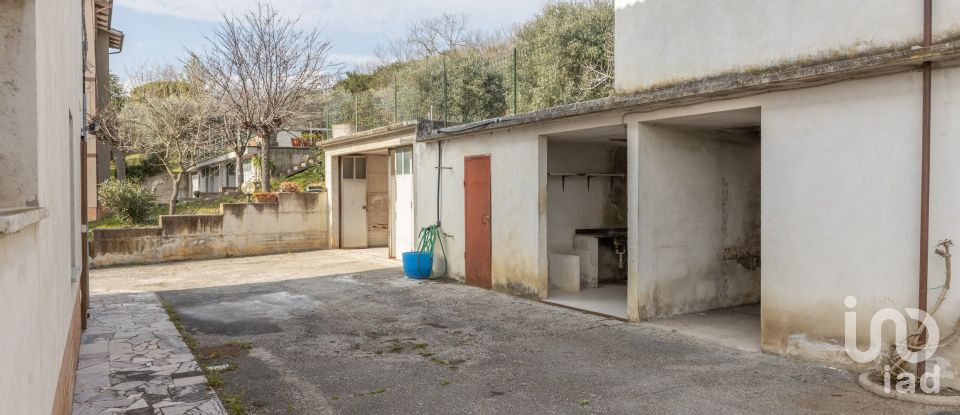 Townhouse 8 rooms of 233 m² in Treia (62010)