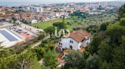 Casale 22 locali di 500 m² in Giulianova (64021)