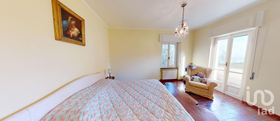 Casale 15 locali di 347 m² in Arenzano (16011)