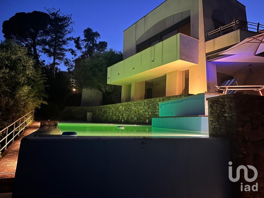 Casale 15 locali di 347 m² in Arenzano (16011)