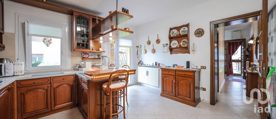 Casa indipendente 6 locali di 211 m² in Codigoro (44021)