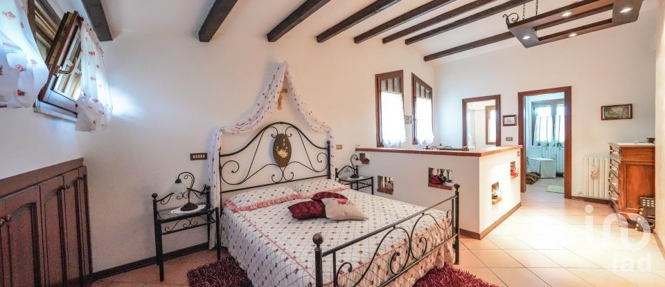 Casa indipendente 6 locali di 211 m² in Codigoro (44021)