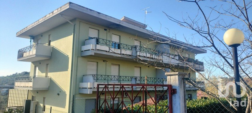 Appartamento 7 locali di 120 m² a Collecorvino (65010)