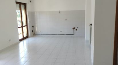 Appartamento 7 locali di 120 m² a Collecorvino (65010)