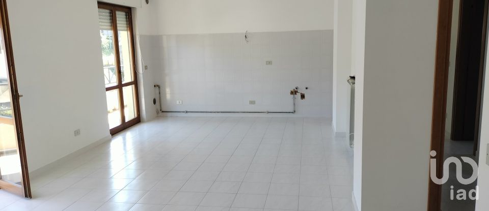 Appartamento 7 locali di 120 m² a Collecorvino (65010)