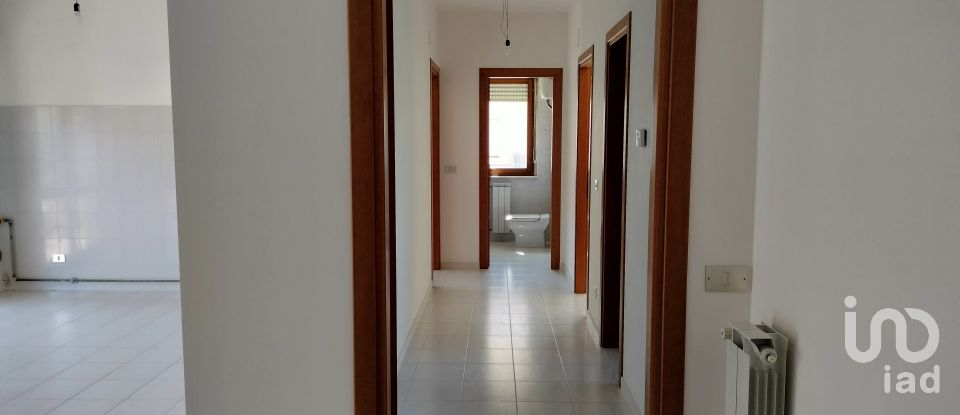 Appartamento 7 locali di 120 m² a Collecorvino (65010)