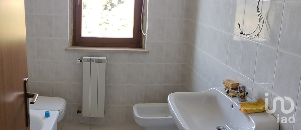 Appartamento 7 locali di 120 m² a Collecorvino (65010)