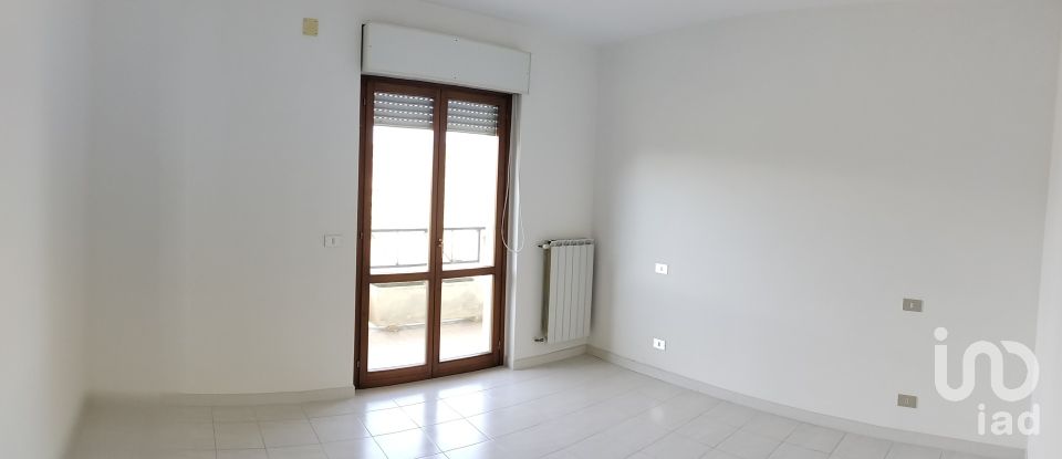 Appartamento 7 locali di 120 m² a Collecorvino (65010)
